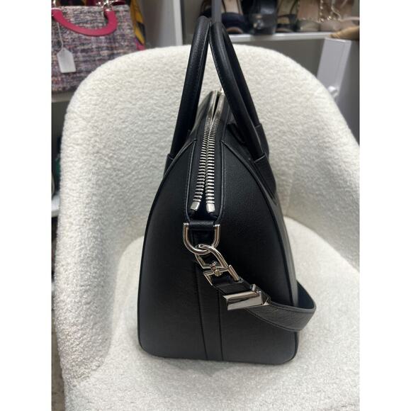 Givenchy Antigona Large Black Leather Handbag - Like New - Picture 4 of 7